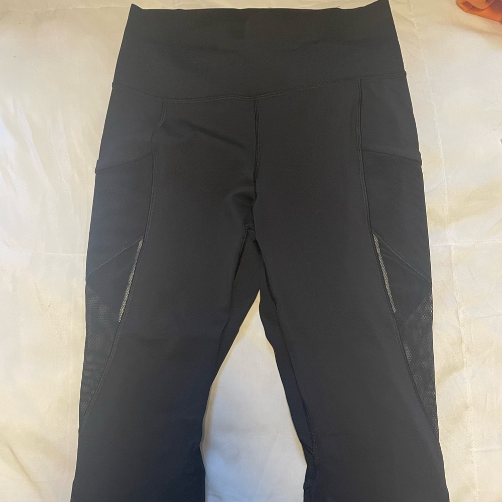 Lululemon cropped mesh leggings with pockets